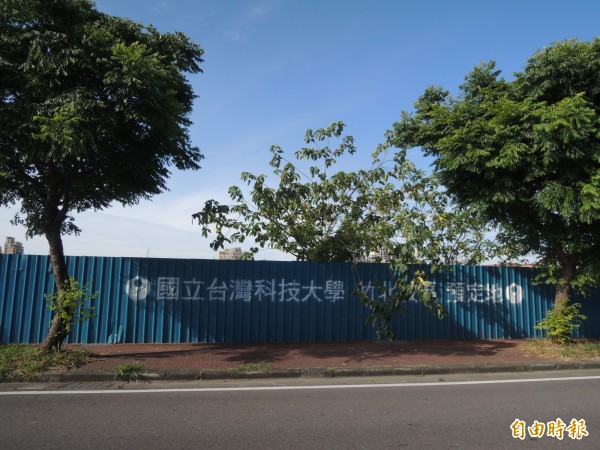 新竹縣健康產業園區中國醫藥大學附設醫院籌設計畫，已向縣府辦理建照申請的前置作業，民國黨新竹縣議員邱靖雅質疑，此案尚未取得民意共識，中醫大的做法惹議。（記者廖雪茹攝）