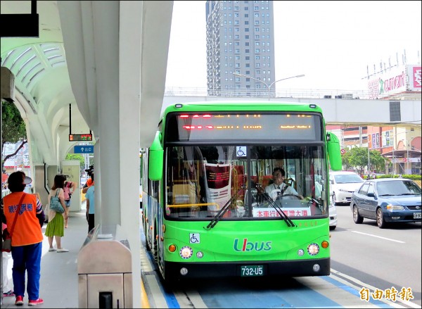 台中市優化公車去年7月8日上路，昨天滿週年。（記者張菁雅攝）