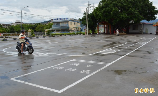 市議員林碧秀爭取在大里仁化路劃設屯區首座新式機車考照場，將在7月20日舉行首場行動監理考照。（記者陳建志攝）