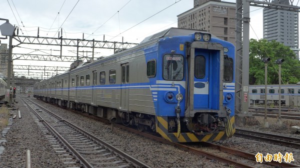 台鐵除南迴線外，其他各路線列車恢復正常行駛。高鐵則恢復營運。（資料照，記者王駿杰攝）