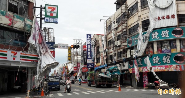 台東許多民宅因風災受損，未達住屋不堪居住，但其財物損失與生活機能已受嚴重影響者，將每戶發給救助金最高2萬元。（記者黃明堂攝）