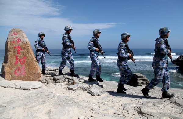 駐在南海永興島的中國軍隊。（路透）