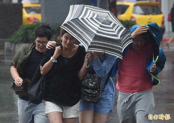 尼伯特颱風侵台，北部風雨不如預期，氣象局遭質疑。圖為颱風示意照，與本新聞無關。（資料照，記者廖振輝攝）