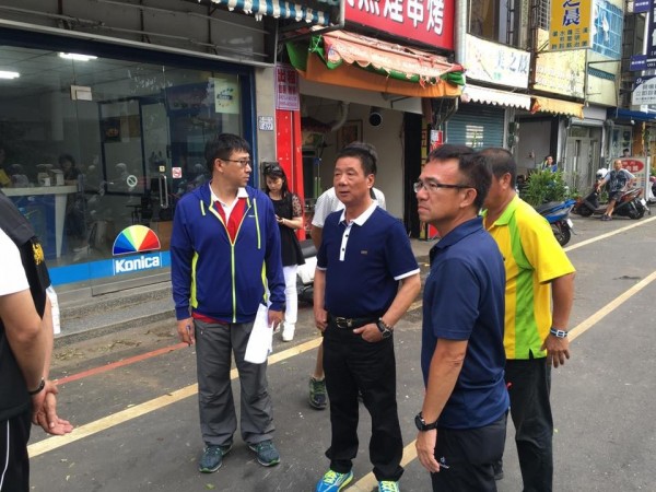 台東市長張國洲（右三）在尼伯特颱風襲台時正帶著參訪團參訪中國，接獲災情後在9日中午趕回台東投入救災工作。（圖擷自台東市公所臉書）