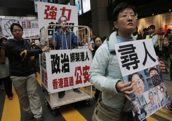 親中的建制派香港民建聯立法會議員葉國謙，竟肯定的表示李波事件確實涉及跨境執法。（美聯社）