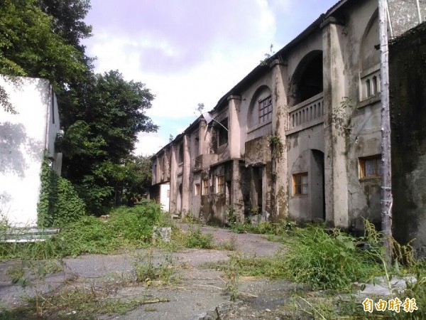 岡山空軍眷村建築獨樹一格，極具保存價值。（記者蘇福男攝）