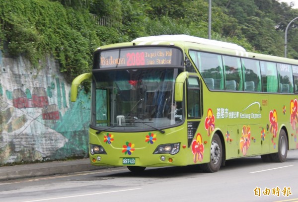 乘客投訴國道客運2088路線司機，但客運公司認定司機是依規定處理，不但未被懲處，還受到表揚。（資料照，記者盧賢秀攝）