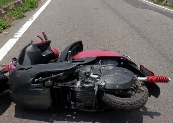 桃園男子蔣志峰騎車行經宏昌六街時，不滿邱姓騎士超車，竟伸出「無影腳」踢邱男，害他摔車，遭對向的林姓機車騎士撞死。圖為示意圖，與本新聞無關。（資料照，記者李忠憲翻攝）