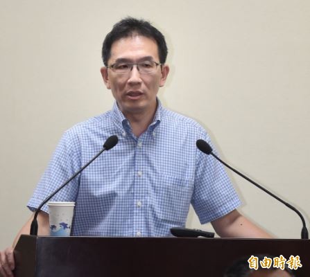 國民黨13日舉行中常會，並邀請師大教授王冠雄就南海仲裁案專題報告。（記者劉信德攝）