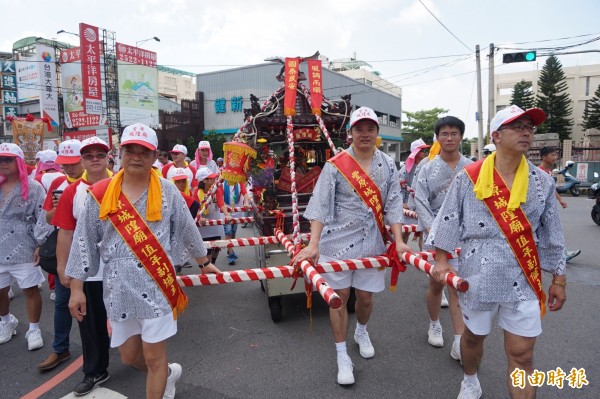 豐原城隍廟遶境豐原，城隍爺坐日本神轎，十分吸睛，更是特色。（記者歐素美攝）