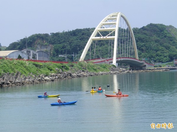 海洋大學貯木池辦理海洋教育體驗活動。（記者盧賢秀攝）