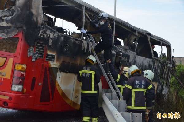 國道2號昨日發生火燒遊覽車事故，造成中國24名遼寧旅客和2位台灣籍的司機、導遊不幸身亡。（資料照，記者鄭淑婷攝）