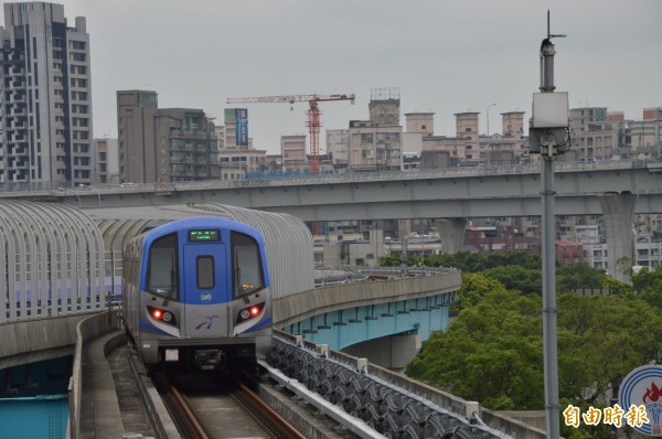 為了讓機場捷運年底前能通車，傳出將先減班、降速，確保安全與穩定的方式來營運通車。（資料照，記者謝武雄攝）