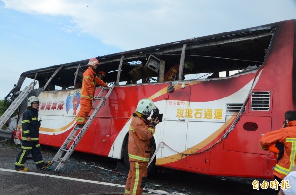 中客團遊覽車撞護欄火燒車事故，造成車上26人全數罹難。（資料照，記者鄭淑婷攝）