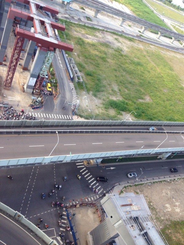 思源路與新北大道，吊裝路口俯視圖。（圖片擷取自新北市捷運工程局）