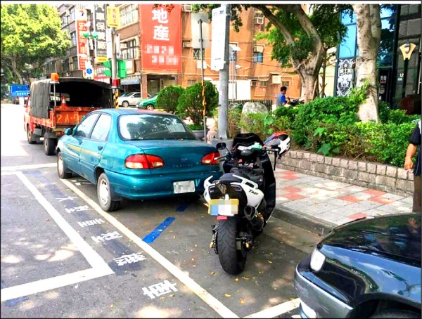 台北市今年七月啟動大型重型機車格位試辦計畫，劃設十六個重機專用及與汽車共用格位。（林世宗辦公室提供）