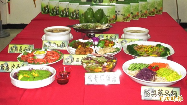 大內區公所推出酪梨風味餐，物美價廉，開放訂桌。（記者吳俊鋒攝）                       