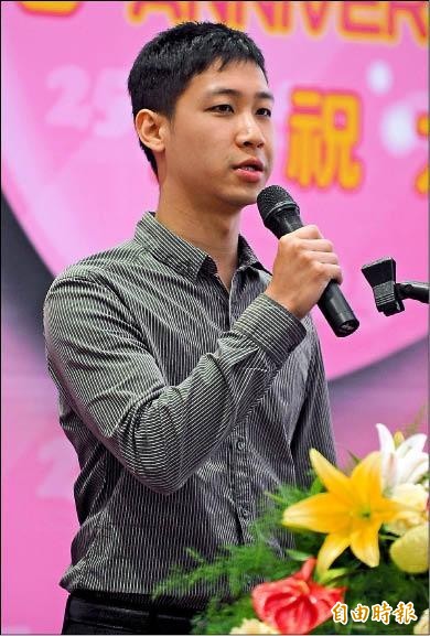 「張小弟」也是亞洲「最資深」的試管嬰兒，現在他健康成長，並且升格當爸了。圖為張小弟25歲時參加台北榮總活動致詞。（資料照，記者王藝菘攝）