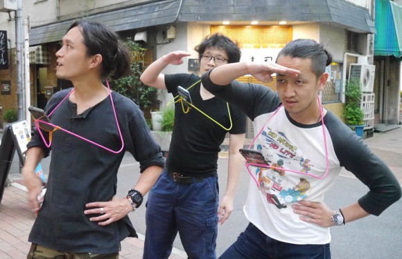 戴上神器「宝可架」成为宝可梦大师吧。（图撷自RocketNews24）