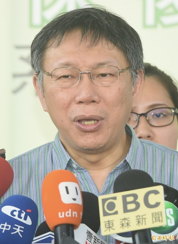 台北市長柯文哲30日出席福德坑復育園區設置太陽能光電系統簽約記者會，會後受訪。（記者廖振輝攝）