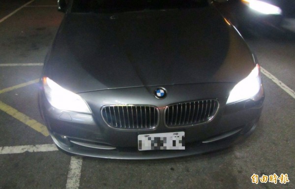 吳男酒後駕駛BMW豪車，撞車卻辯稱只喝3瓶啤酒，精神很好。（記者張瑞楨翻攝）