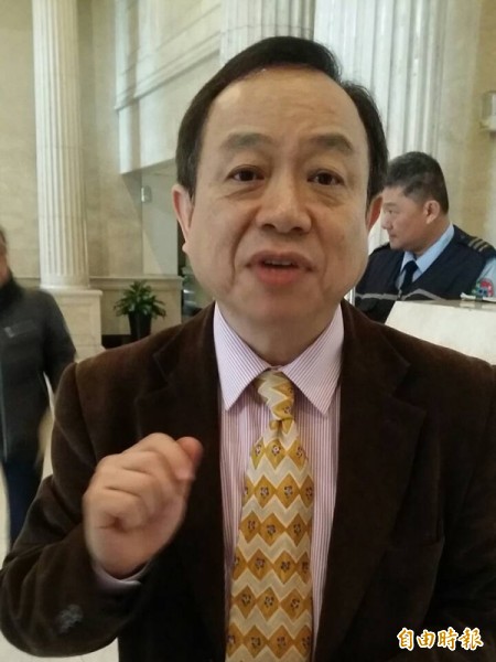 法治時報社長黃越宏質疑蔡正元擔任中影董事長期間，利用減資侵吞1.7億元，非法利益輸送給自己、洪菱霙及洪信行，昨向台北地檢署遞狀告發，指控三人涉特別背信、背信及侵占等罪。（資料照，記者溫于德攝）