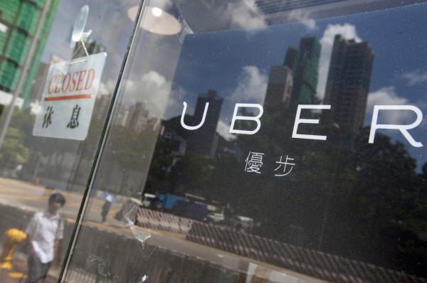 針對因違法經營計程車而面臨撤資的Uber，交通部表示，依現有法令Uber就可合法，下週開會將討論的是「多元化計程車方案」，並非專為Uber。（歐新社）