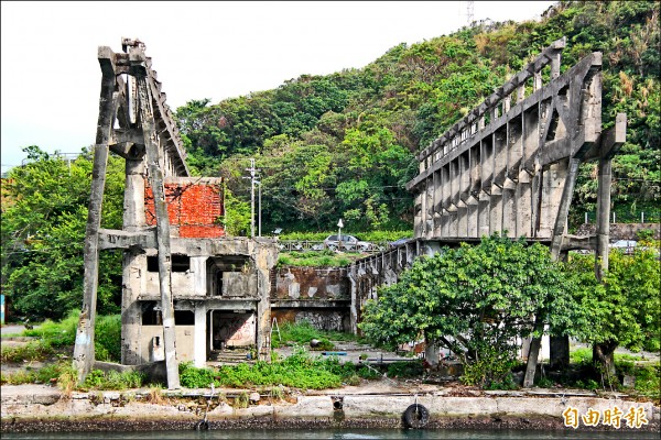 文化局將阿根納造船廠遺構，正式列為歷史建築。（記者林欣漢攝）