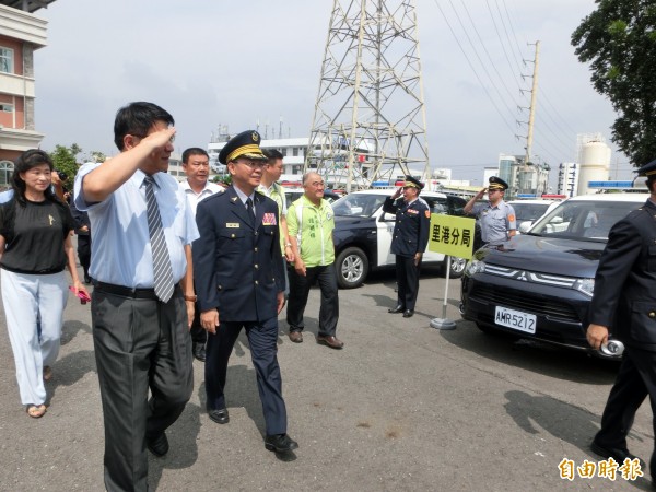 屏縣汰換警車34輛，縣長潘孟安舉行授車儀式（記者葉永騫攝）