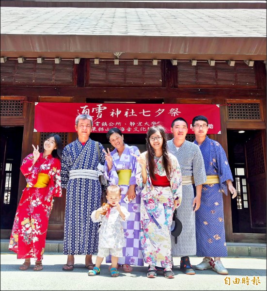 通霄神社七夕祭人潮爆滿，研擬神社歲末再聚。（記者蔡政珉攝）