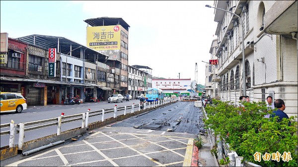 經立委蔡適應協調後，海港大樓周邊將劃設六十個機車停車位。（記者俞肇福攝）