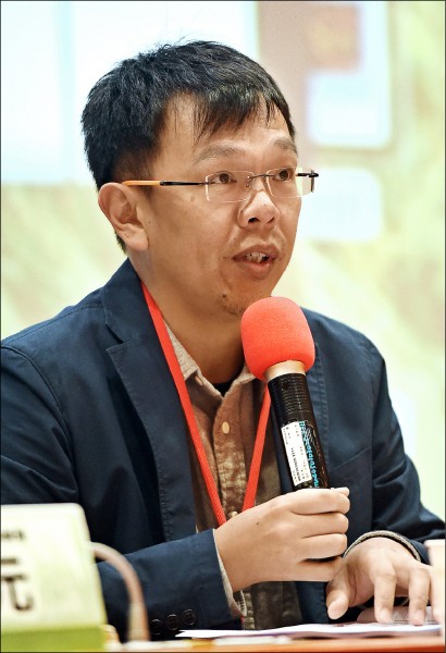 總統府昨公布人事令,總統府副秘書長曾厚仁改任國安會副秘書長;國安會諮詢委員姚人多接任總統府副秘書長。(資料照) 總統府昨公布人事令,總統府副秘書長曾厚仁改任國安會副秘書長;國安會諮詢委員姚人多接任總統府副秘書長。(資料照)