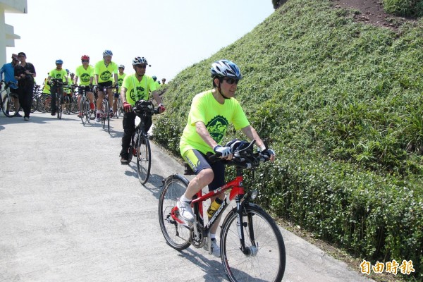 總統馬英九騎車體驗東海岸風情。（資料照，記者林欣漢攝）