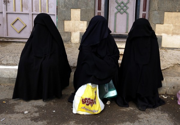 穿布卡的穆斯林婦女們。（歐新社）