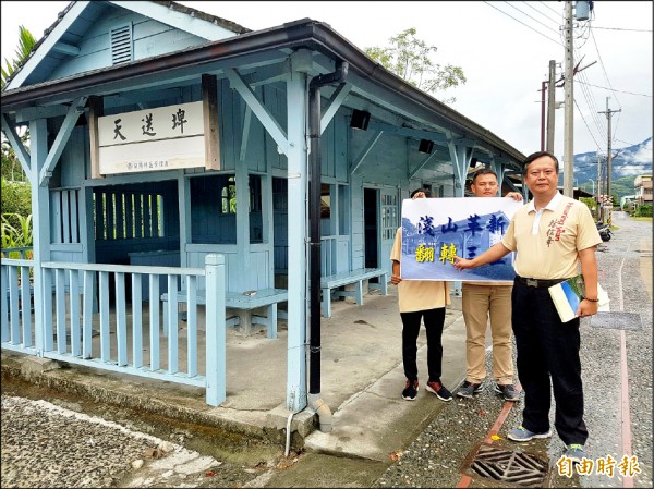 天送埤火車站復駛計畫，林信華希望盡快兌現。（記者簡惠茹攝）