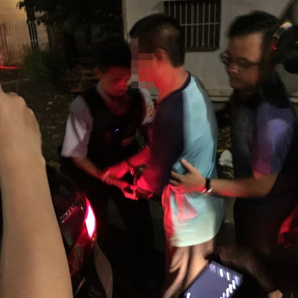 李男搶完婦人的包包後立即逃逸，不過不到3小時被逮捕。（記者王捷翻攝）