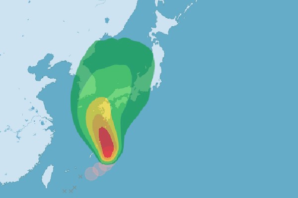 今年第12號颱風持續朝日本方向移動。（圖擷自中央氣象局）