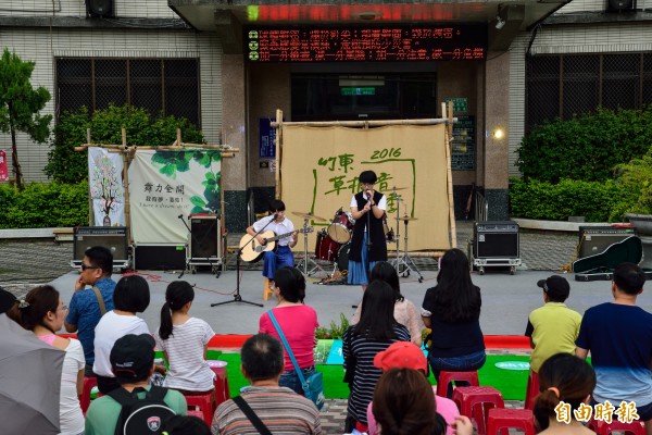 新竹縣第1屆「竹東草根音樂季：夢想啟程」活動，今天邀請「竹東青少年國樂團等社團軸壓登場，系列活動獲得不少鎮民熱烈回響。（記者廖雪茹攝）