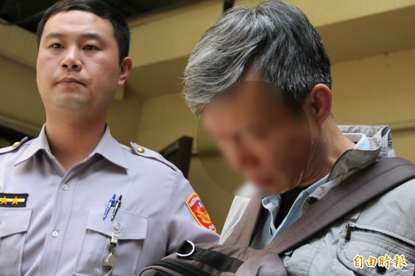 徐姓男子（右）在公車上朝國中女學生摸鳥自慰，遭判拘役50日。（資料照，記者吳仁捷攝）