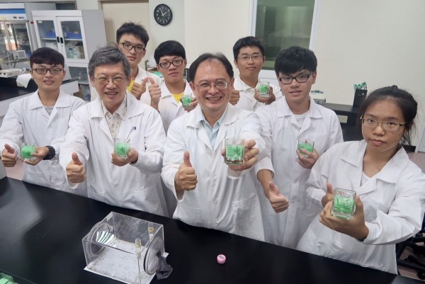 長榮大學團隊運用天然植物，研發出防蚊產品。（記者林孟婷翻攝）