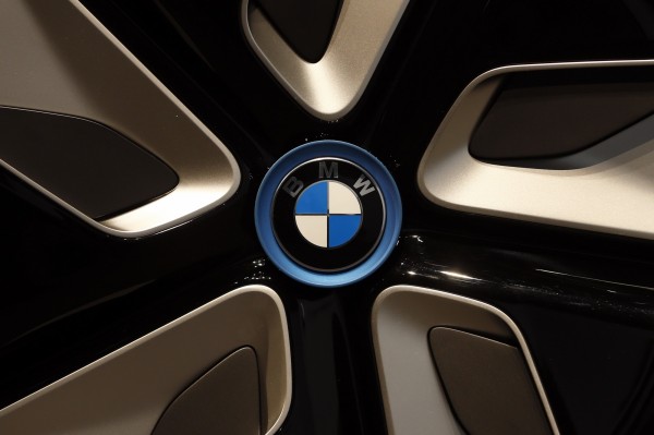 BMW週五在日本召回約11萬輛汽車，主要因為日本安全氣囊製造商高田公司（Takata）生產的安全氣囊充氣裝置，可能存在缺陷。（美聯社）