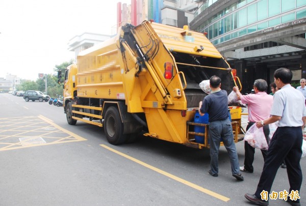 垃圾車示意圖與文無關。（資料照）