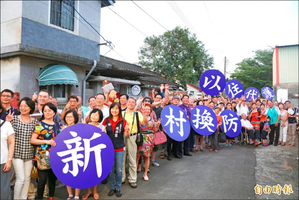 鳳山黃埔新村「以住代護」計畫迎來第三梯次新住戶。（記者黃佳琳攝）