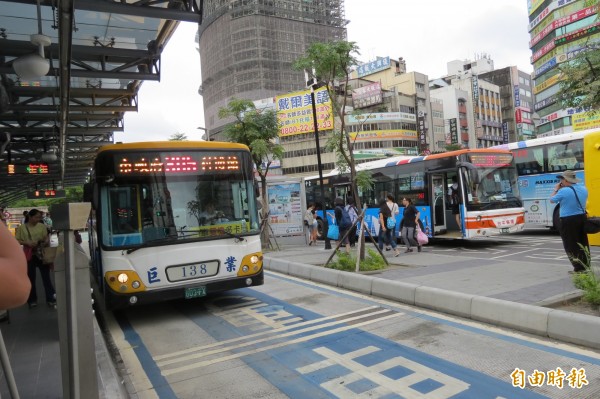 台中市真正公車族只有11%，研考會認市府還有努力空間。（記者蘇金鳳攝）