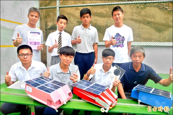 「全國高中職學生太陽能模型車競賽」總決賽日前落幕，二信高中Principle隊以每小時18.4公里速度，在全國太陽能車競賽再度奪冠。
（記者俞肇福攝）