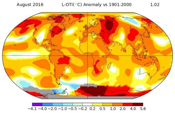 天氣風險公司總監賈新興據美國國家航太總署（NASA）公布的8月全球均溫圖指出，比長期平均溫15.6度高出約1.02度。（圖擷自臉書）