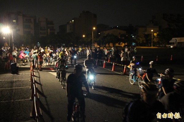 台南響應世界無車日，今晚舉辦「星光T-Bike，安平夜未眠」活動。（記者洪瑞琴攝）