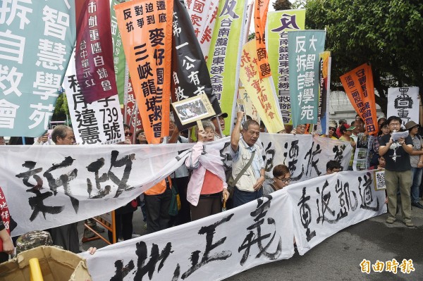 原本週日進行訴求土地正義的「到總統家流浪」活動，反迫遷連線顧及長者步行體力，改為凱道定點集會。（資料照，記者陳志曲攝）