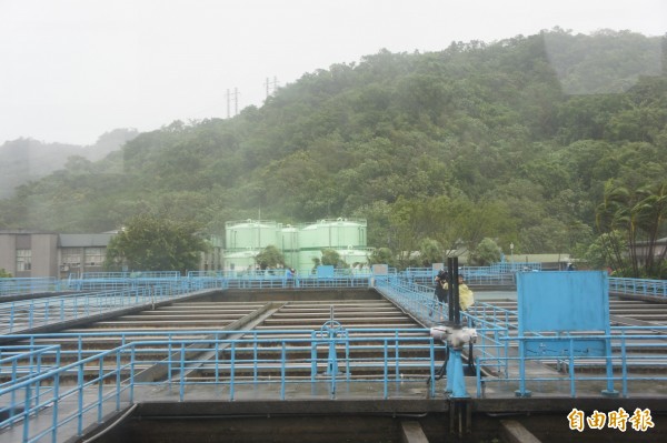 梅姬颱風帶來豪大雨，造成台北市部分地區已於下午3時半左右即開始停水。（記者黃建豪攝）