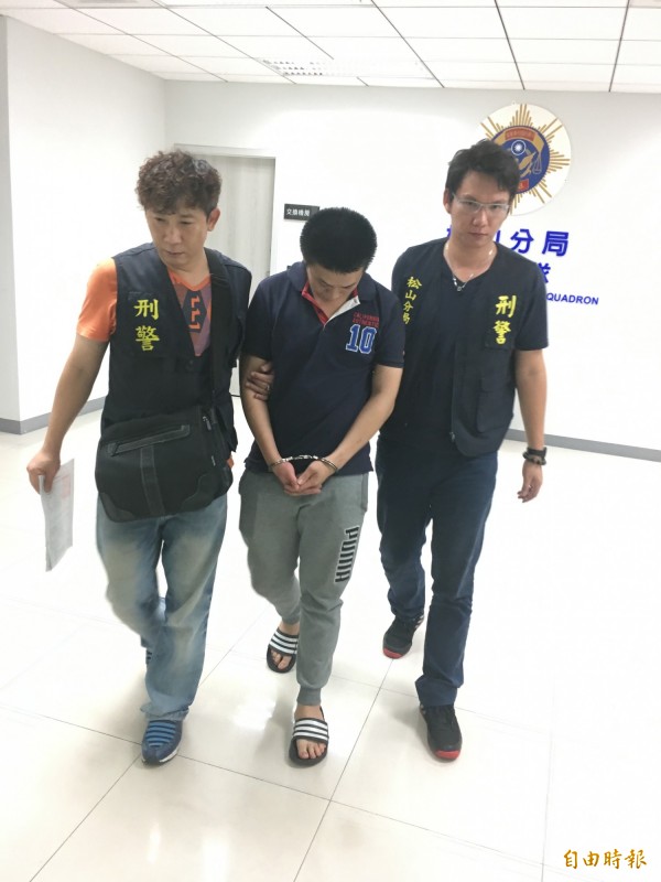 綽號阿陽的陳姓男子擁槍遭警查獲。（記者姚岳宏攝）
